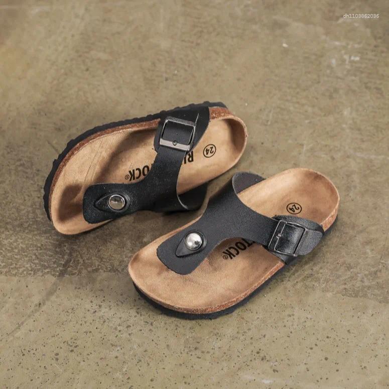 Slippers Rivet Women Summer Rubber Flip Flops Luxury Slides Sliders Shoes Pantofle Low Hawaiian Designer 2025 Metal Decoration F