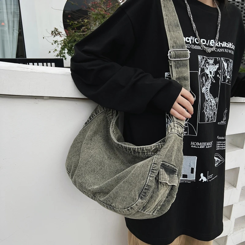 Retro fashion cross body homeless bag washed denim fabric multi pocket large capacity shoulder bag latest womens shopping bag 250303