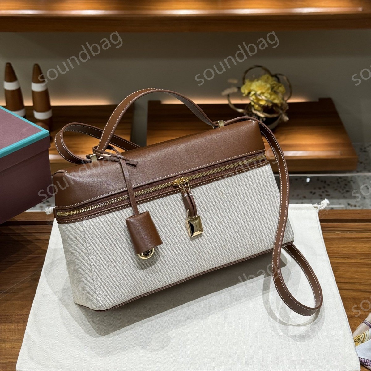 Luxury Box Bag - Ex… - image