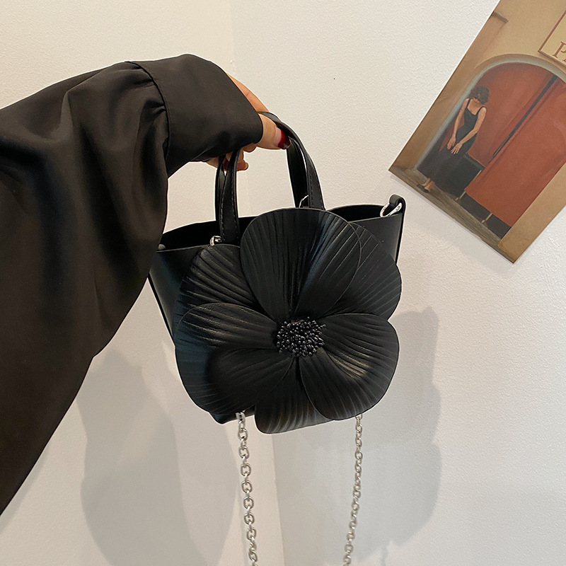 Bag 2025 Early Spring New Women's French Petal Creative Flower Handbag Shoulder Cross Chain Bag