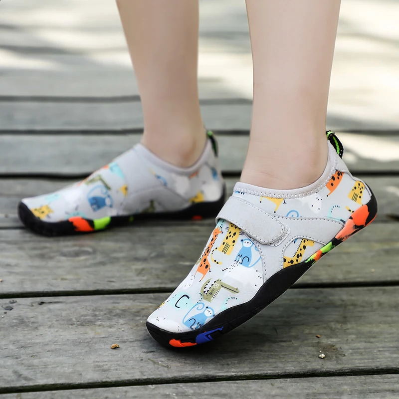 Aqua Shoes Childrens Barefoot Water Shoes Quick-drying Breathable Anti-slip Beach Slippers Sports Sneakers Wading Footwear 250207