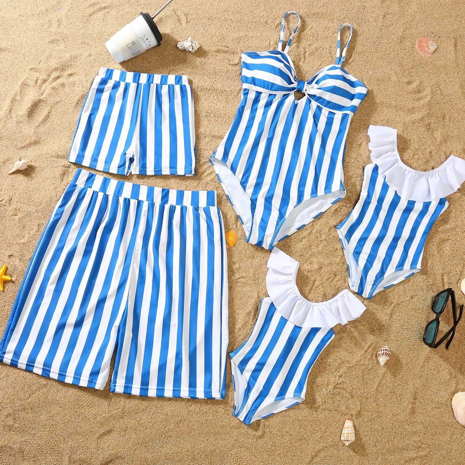 2024 Summer Beach Holiday Wear Family Matching Outfits Striped Print Mother Daughter One-Piece Swimsuit Dad Son Swimming Shorts W250207