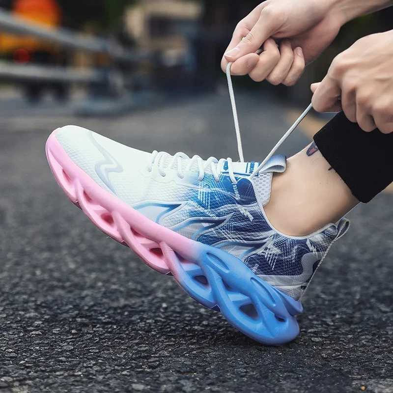 Mens Sneakers Summer Lightweight Mens Sports Shoes Mesh Breathable Shoes for Men Outdoor Platform Running ShoesC250304