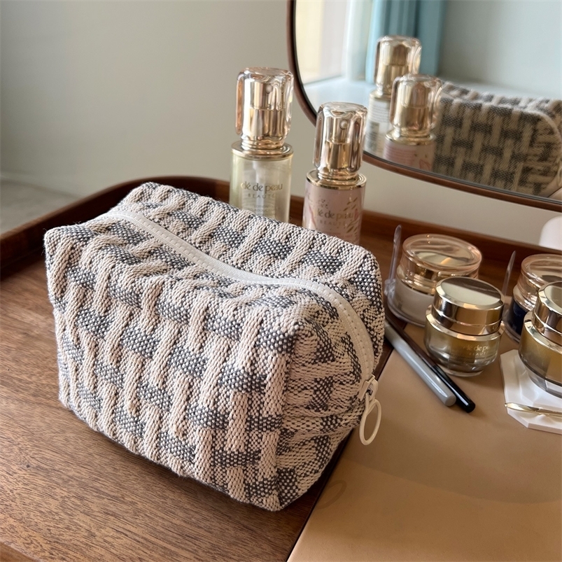 Classic Plaid Multifunctional Three-dimensional Makeup Bag with Large Capacity 250207