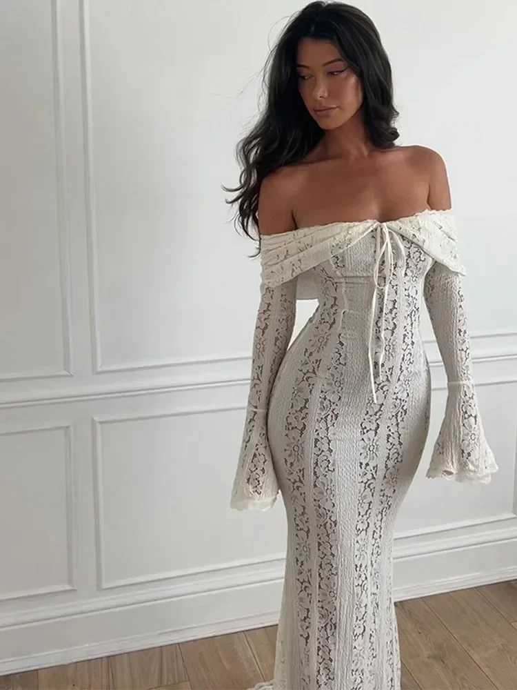 Sexy Lace Flare Sve Dress White Off Shoulder Slim Maxi Dresses 2024 Women Fe Hollow Out Mermaid Floor Length Ele RobeXJ2500207