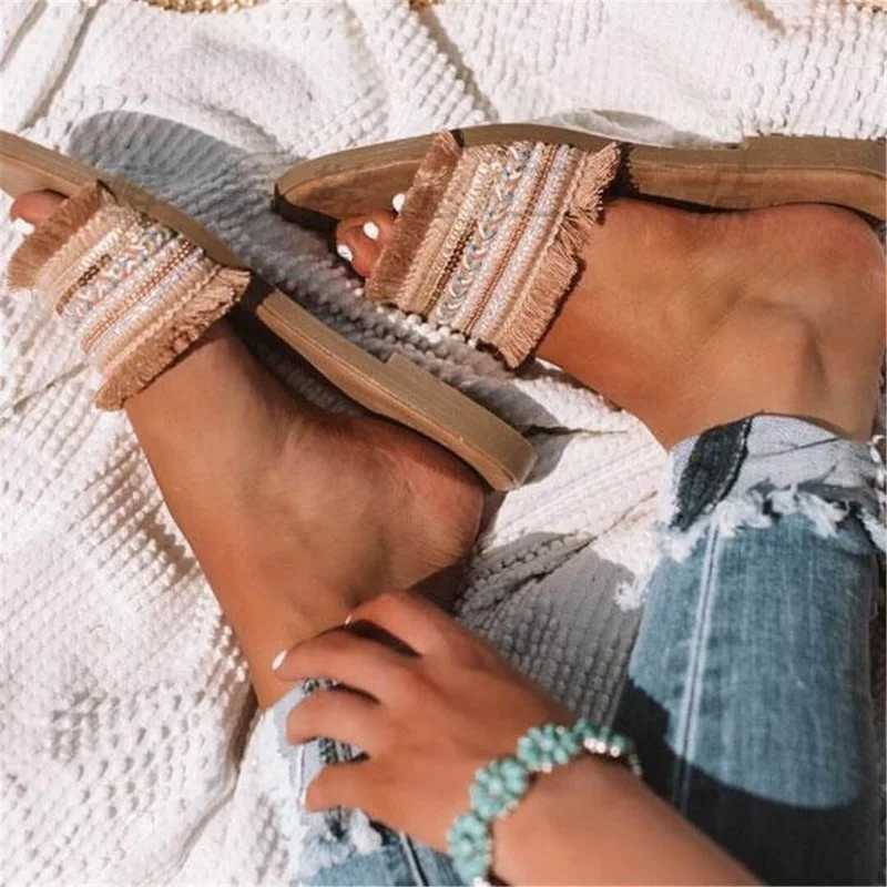 2022 New Womens Flat Bottom Fi e Word Slippers Womens Shoes Comfort Summer Outdoor Beach Luxury Sandals Women DesignersXJ250207