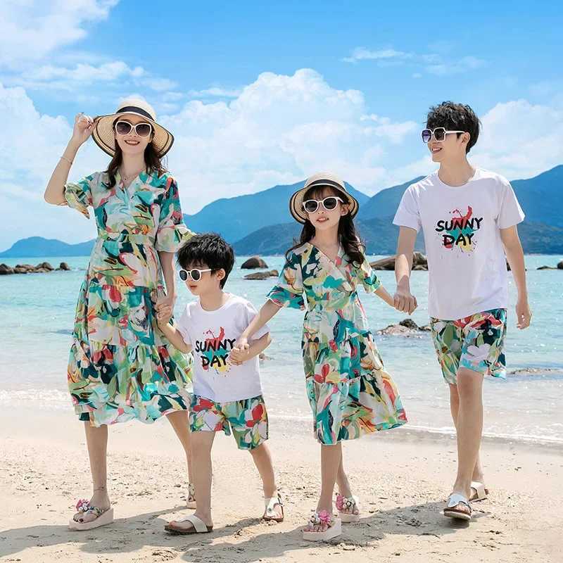 Holiday Family Matching Beach Couple Clothing Mom Daughter Green Dress Dad Son Outfits Resort Vacation Look Parent-child Clothes W250207