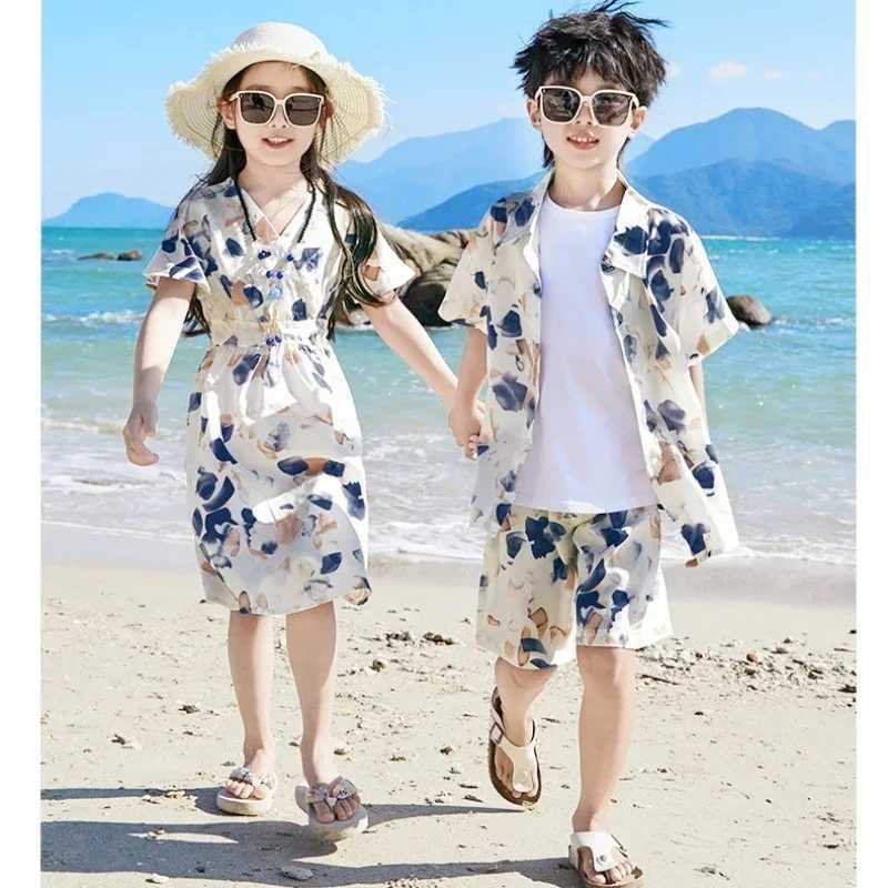 2025Summer Family Vacation LookDad and Son Shirts Two Piece Outfits Sets Clothes Mom and Daughter Short Sleeve Dress Holiday W250207