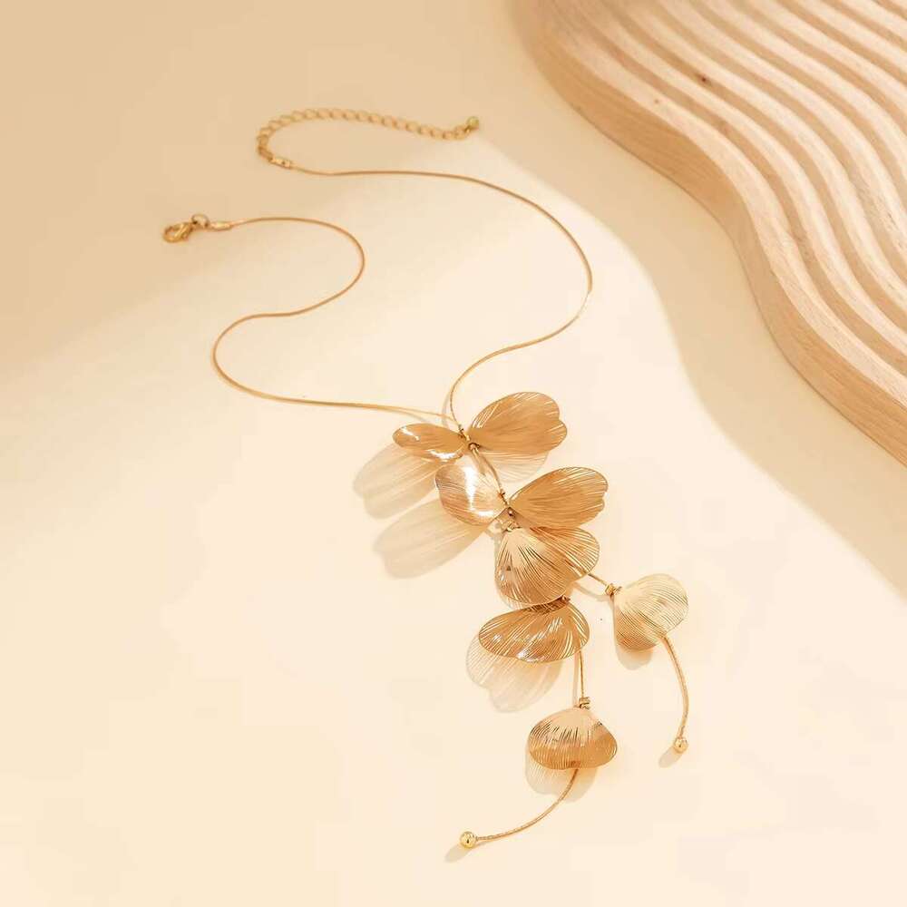 Long Tassels Chest with Leaves Pendants Necklace for Women Trendy Sweater Chain Accessories on Neck Fashion Jewelry Female