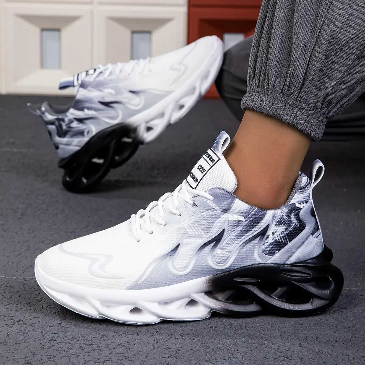 Mens Sneakers Summer Lightweight Mens Sports Shoes Mesh Breathable Shoes for Men Outdoor Platform Running ShoesC250304