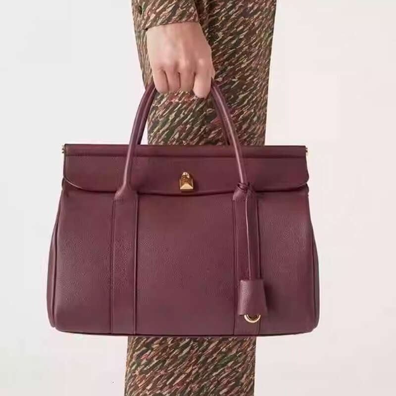 High Fixed Capacity Commuter Crossbody, High-End Feel, Grain Leather Travel Bag, Crossbody Tote Bags