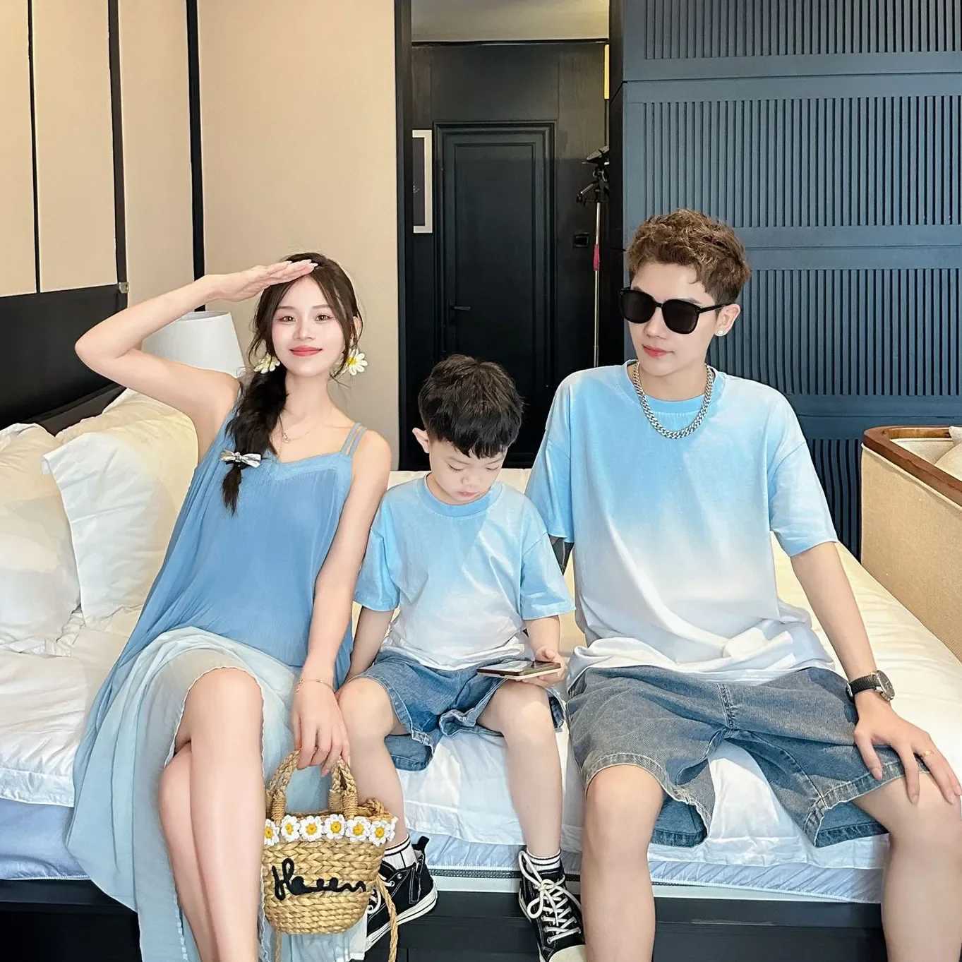 Family Fashion Beach Mother Father and Girl Boy Blue Clothes Vacation Look Mom Daughter Holiday Dress Korean Dad Son T Shirts W250207