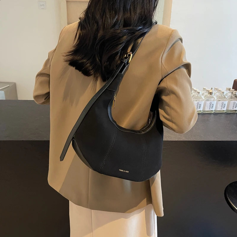 Women Suede Hobo Bag Adjustable Strap Shoulder with Zipper Crescent Trendy Handbag for Work Travel 250206