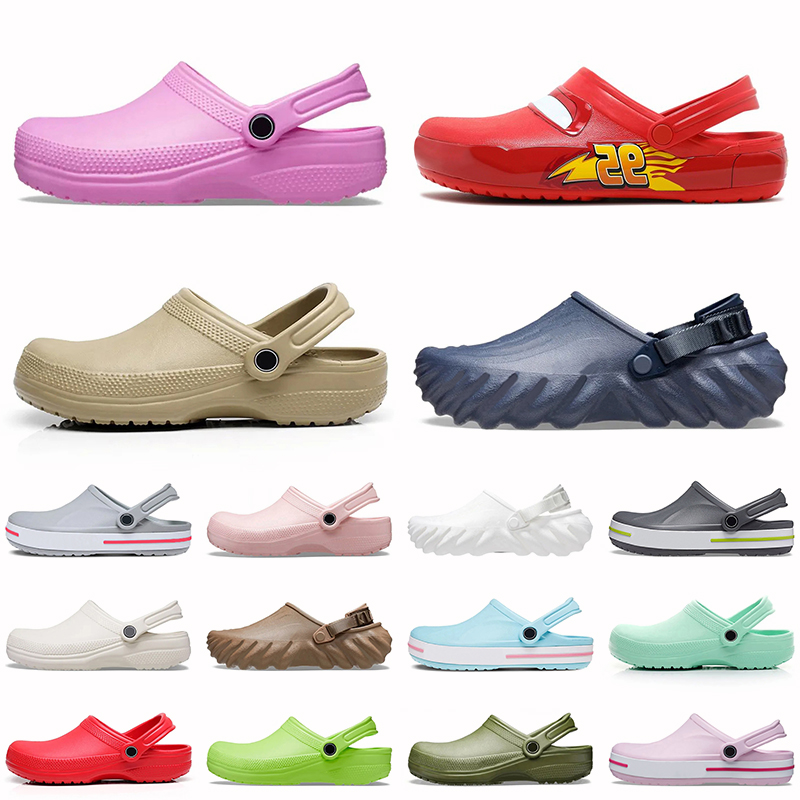 Sandals Famous Designer Womens Mens Classic Cros Room Clog Sandal Luxury Summer Beach Buckle Slides Platform Waterproof Charms Rubbers Black White Pink Slippers