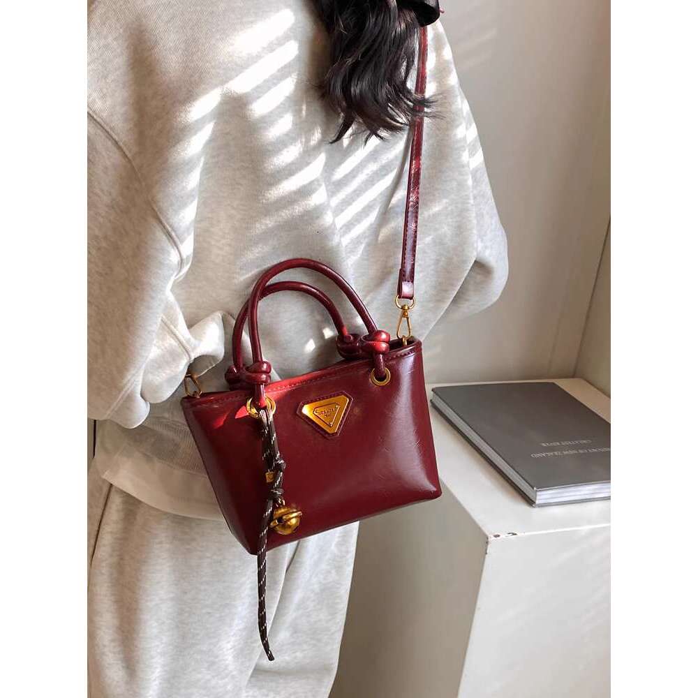 Women's Bags Red Handheld Bucket for Women New Fashionable and Versatile Crossbody Bag, High Grade Bridal Wedding Bag