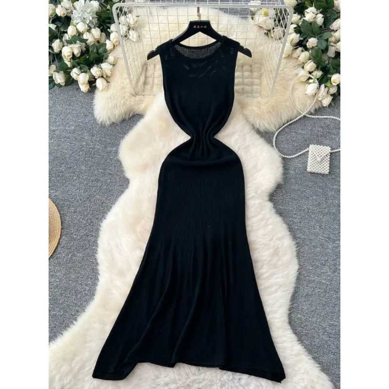 2025 Spring New Knitted Beach Long Dress Summer Womens Slim-fit Slimming Hollow-out Waisted Slim-fit Sveless DressXJ2500207