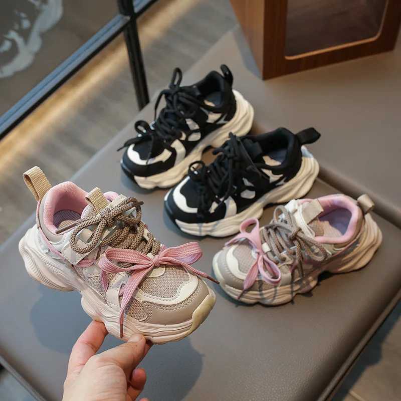 Childrens sports shoes for spring and autumn fashion breathable and non slip childrens running boots for boys and girlsXJ250318