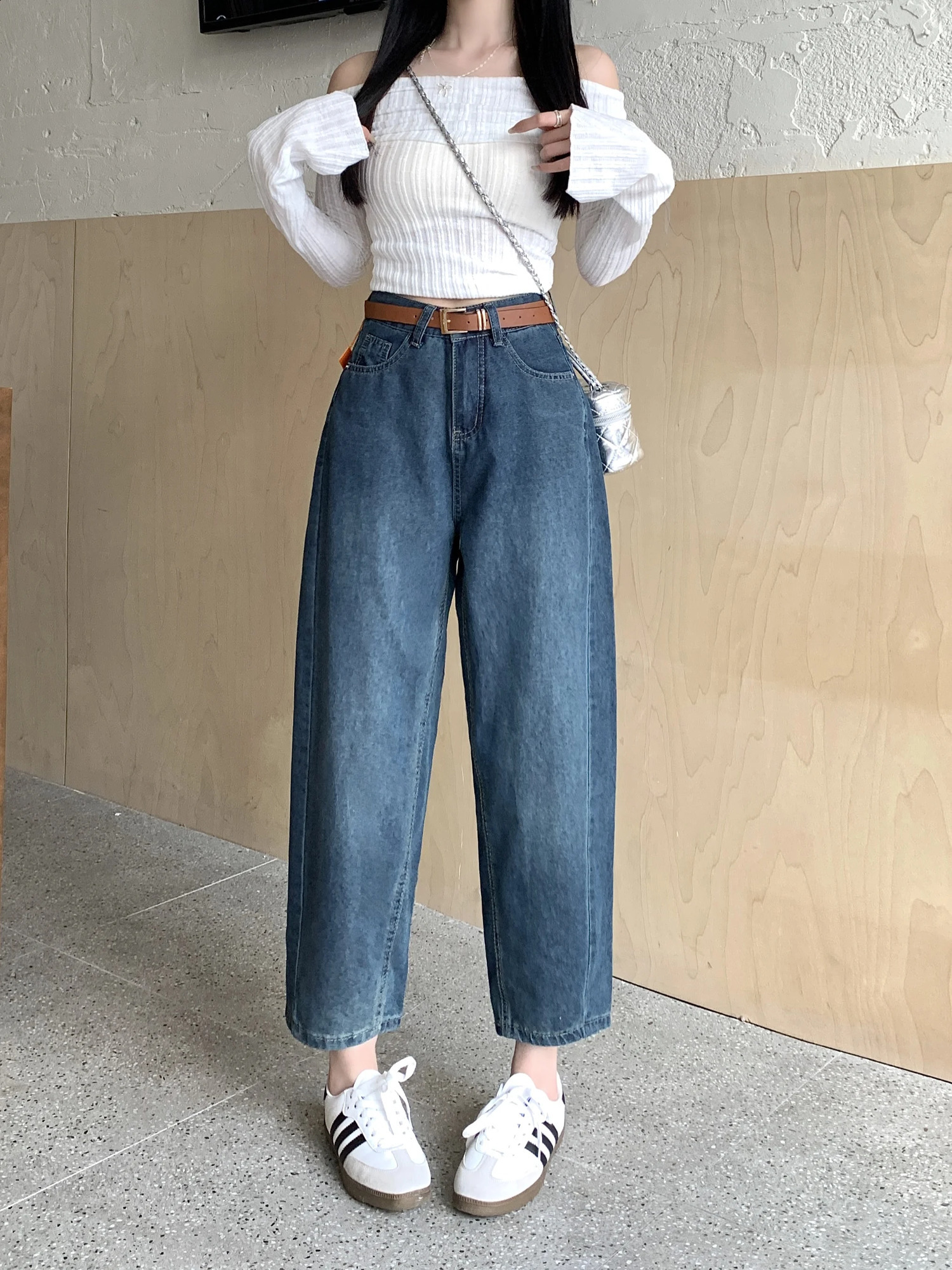 A small commuting casual balloon trousers with five pockets and white womens fashionable jeans 250122