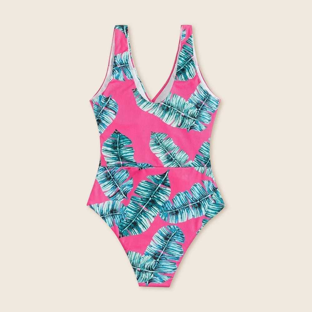 Family Matching Outfits Mother And Daughter Whole Swimsuit Father Son Beach Shorts Mom Kids Swimwear Summer Bathing Suits W250207