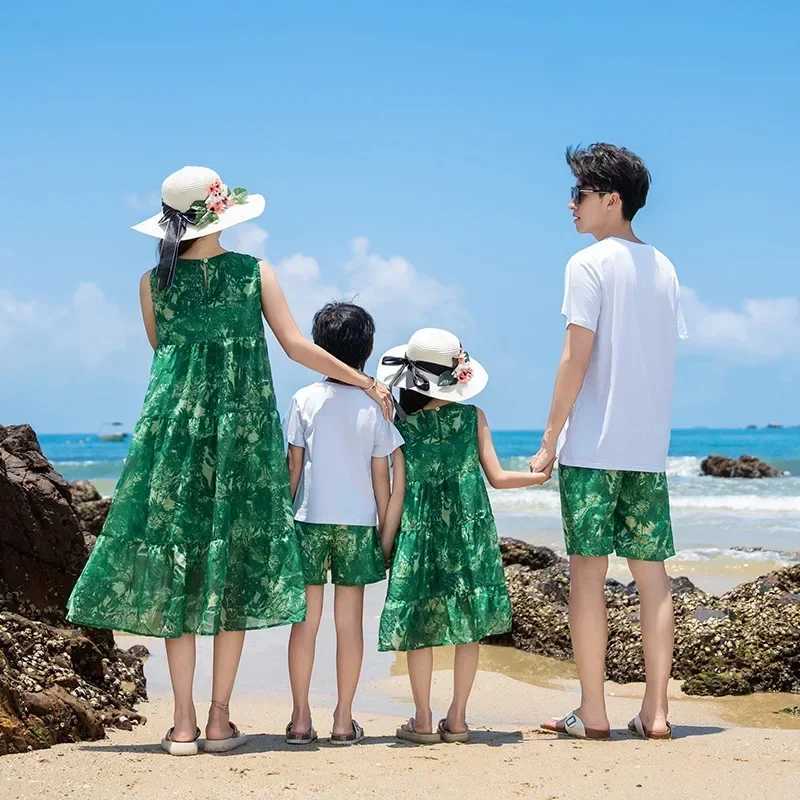 Holiday couple sleeveless dress beach father son T-shirt two-piece set family clothing vacation mother and daughter W250207