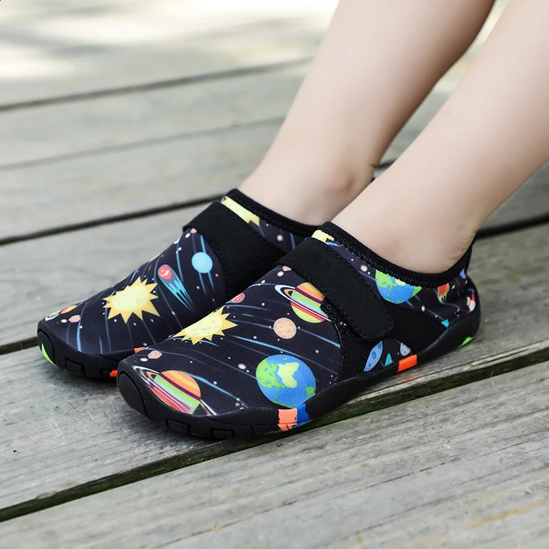 Aqua Shoes Childrens Barefoot Water Shoes Quick-drying Breathable Anti-slip Beach Slippers Sports Sneakers Wading Footwear 250207