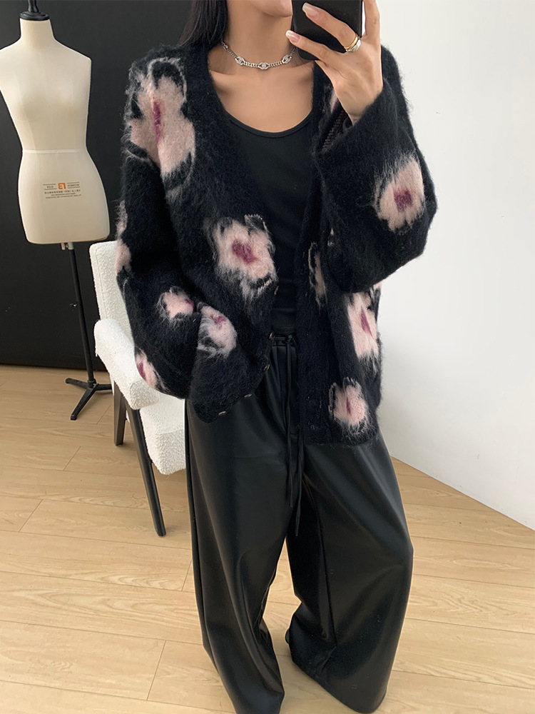 X70 floral sweater coat for women, high-end intarsia V-neck top coat, autumn and winter loose lazy knitted cardigan