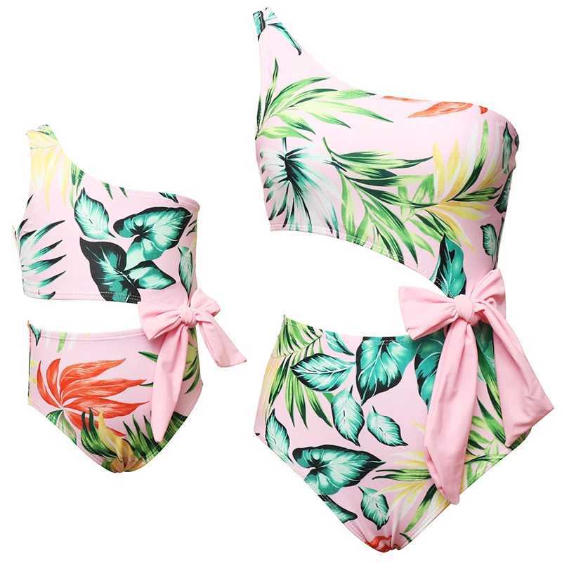 2025 New Summer Womens Swimsuit Family Matching Set Mother and Daughter Clothing Bow Bikini One Piece Swimsuit Beach Wear W250207