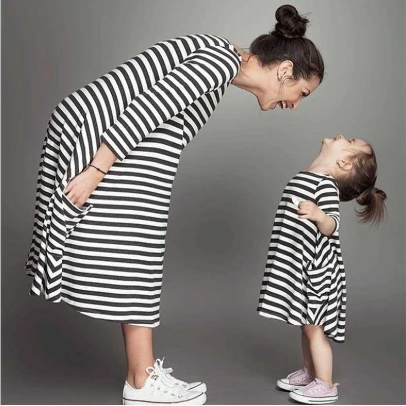 Mother Daughter Clothes Fashion Family Matching Outfits Cotton Baby Girls Dress Family Couple Look Stripe Dress Family Clothing W250207