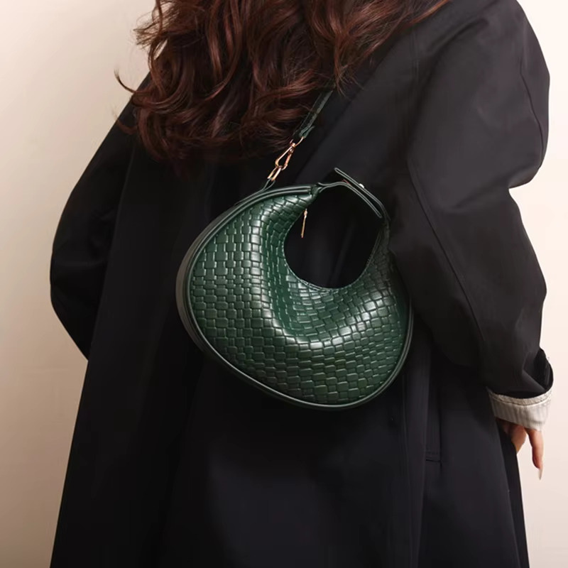Women's Premium Shoulder New Fashion Niche Design Messenger Simple Style Female Woven Hobo Bag