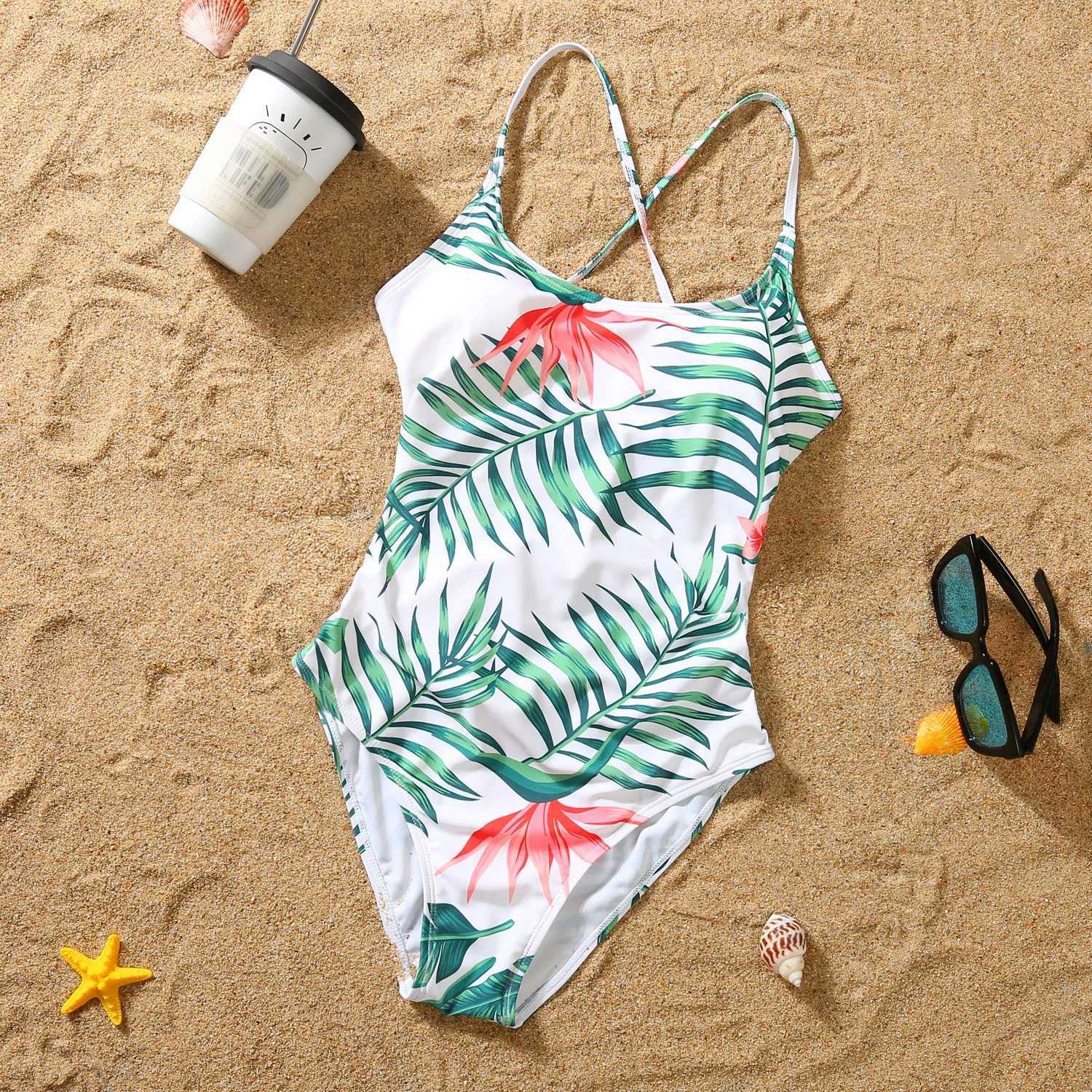 2024 Family Matching Swimsuits One-Piece Mother Daughter Swimwear Leaf Father Son Swim Shorts Beach Mommy and Me Clothes Outfits W250207