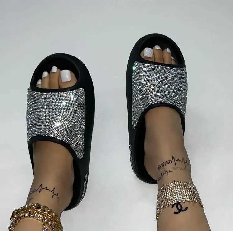 2024 new womens/men shoes with diamd face thin fl thick bottom slippers sandals outdoor beac 36-45XJ250207