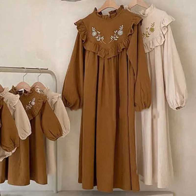7342 Ins Baby Girl Dress Mother and Daughter Long Sleeve Dress Embroidered Flower Dress Baby Clothing Family Match W250207