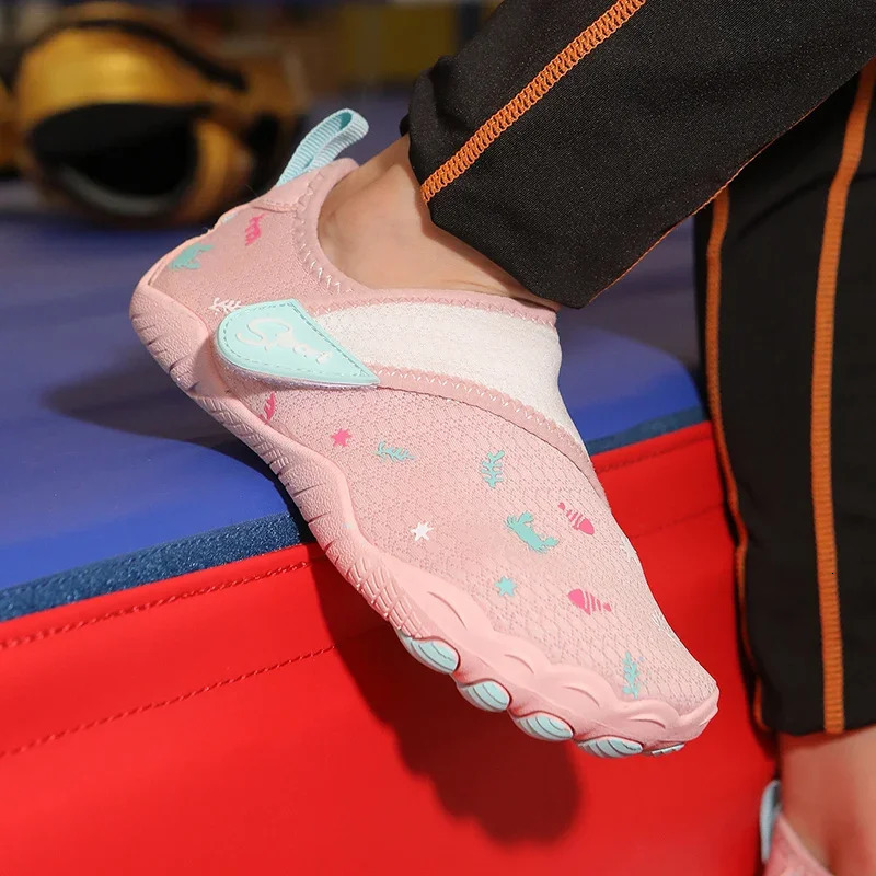 Kids Aqua Shoes Beach Fingers Barefoot Water Shoes Swimming Lightweight Non-slip Seaside River Sneakers Summer 250207