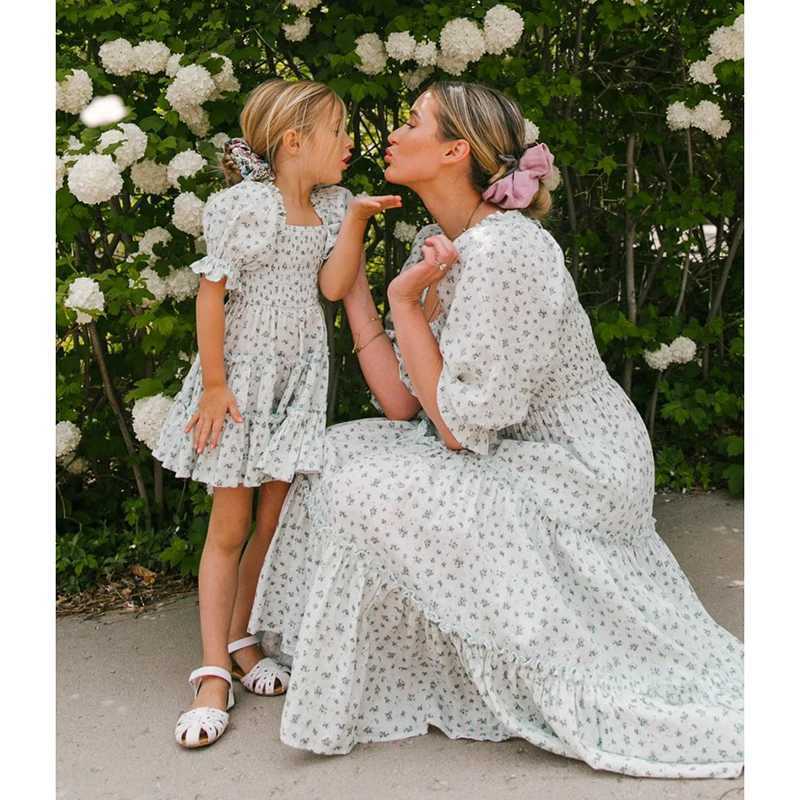 Family Look Women Matching Mother And Daughter Clothes Puff Sleeve Floral Dress For Mommy And Me Kids Girls Mom Daughter Dresses W250207