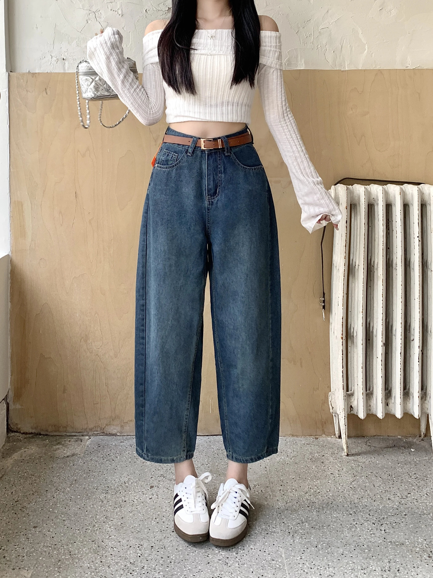 A small commuting casual balloon trousers with five pockets and white womens fashionable jeans 250122