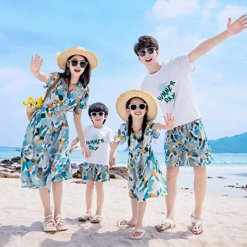 Vacation Area Couple Look Clothing Mom Daughter Dresses Dad Son Outfits SetsFamily Matching Beach Clothes Holiday Parent-child W250207