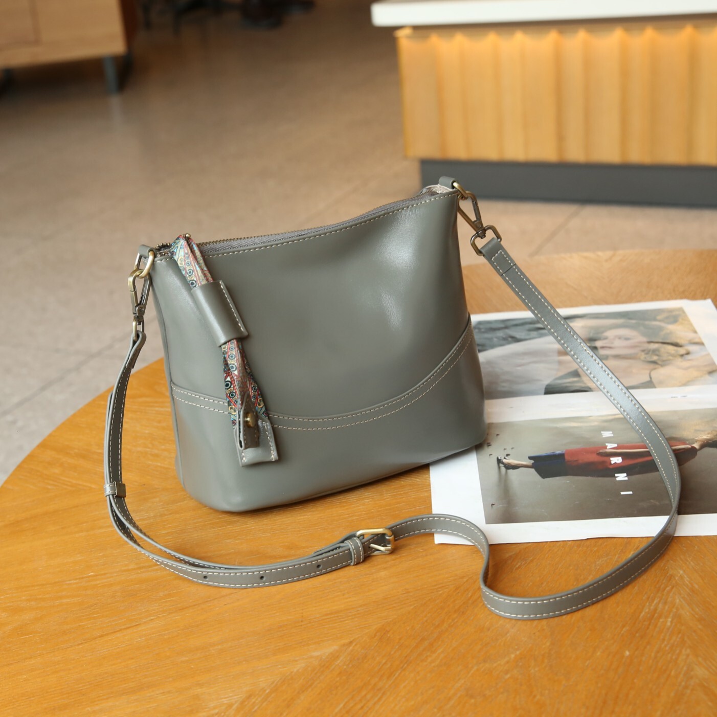 Bag Head Layer Vegetable Tanned Cowhide High-Capacity Bucket New Solid Color Trend Shoulder Bag, Versatile For Commuting, Crossbody Underarm Bag