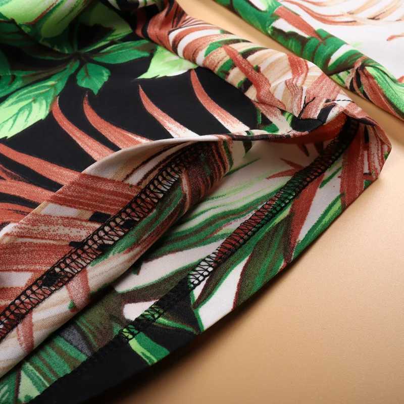2024 Mother And Daughter Overalls Summer Family Matching Outfits Women Kids Girls Playsuit Clothes Sleevless Leaf For Beach 8 9y W250207