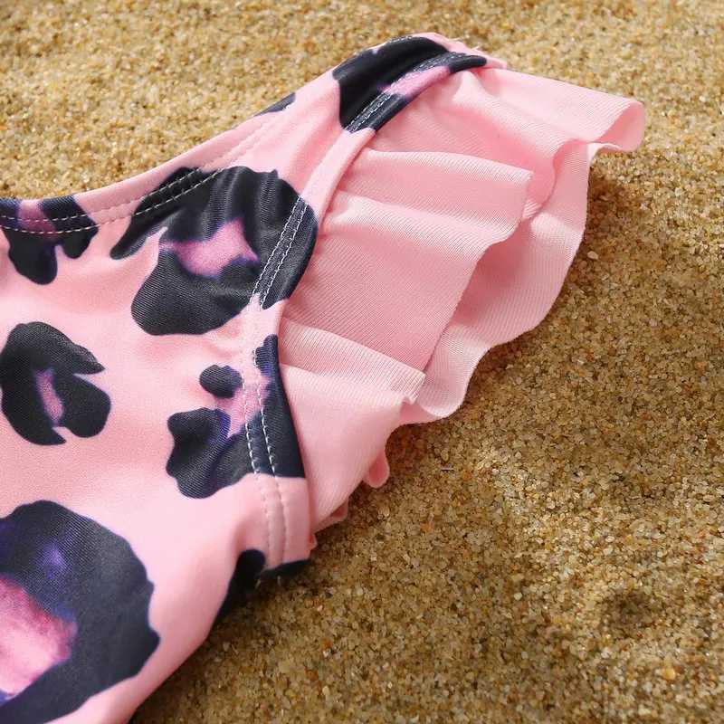 Family Swimwear Mommy Dad and Me Matching Swimsuit Pink Leopard Mother Daughter Bath Suit Father Son Swim Beach Clothes Outfits W250207