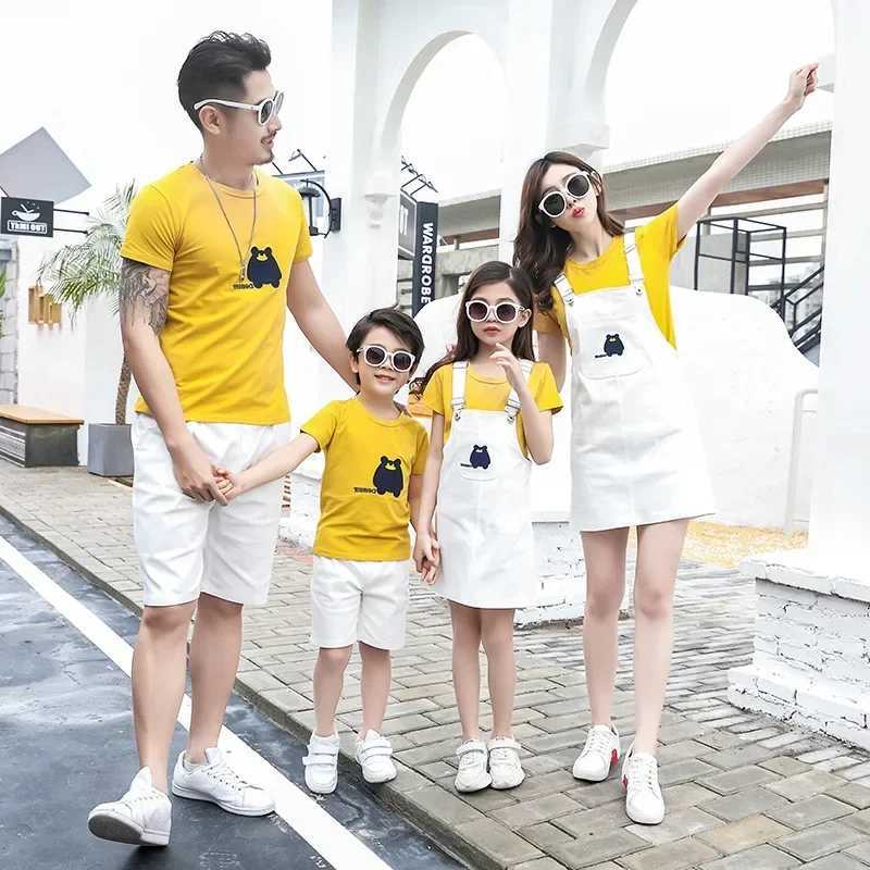 Matching Family Outfits Summer Mum Daughter Strap Dresses Dad Son Cotton T-shirt Shorts Holiday Matching Couple Clothes Seaside W250207