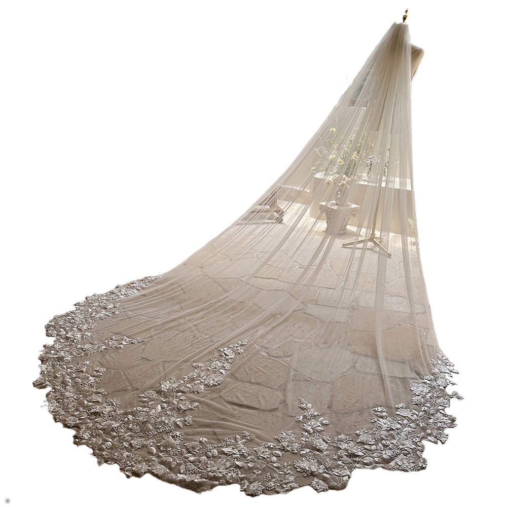 Luxurious 1.5/3 Meters White Ivory Cathedral Wedding Veils with floral appliques Long Lace Edge Bridal Head Veil with Comb For Marriage Bride Women�