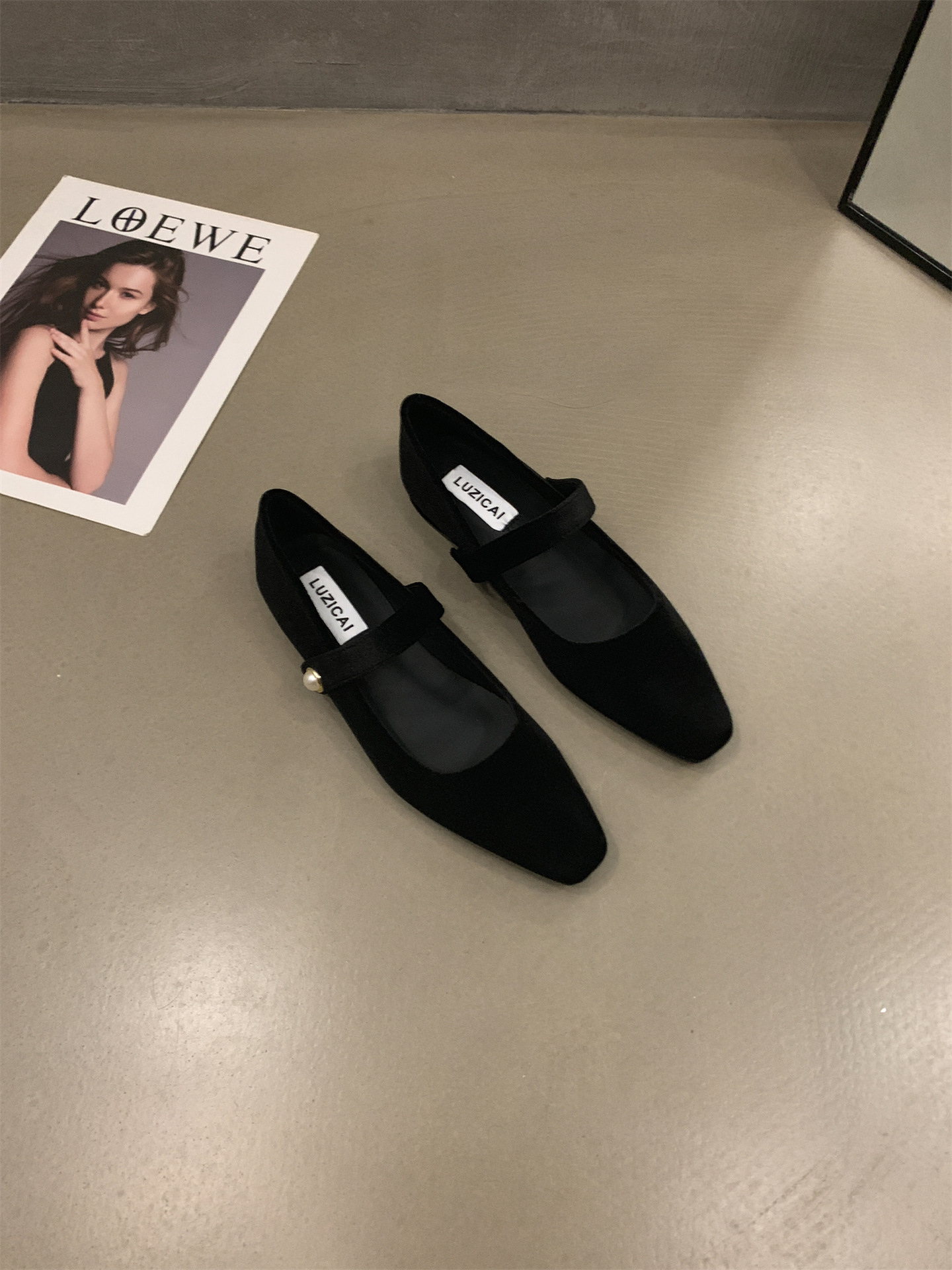 2025 new elegant pearl buckle velvet ballet flats for women Simple Haute Couture Women's Evening low Heels Wine red