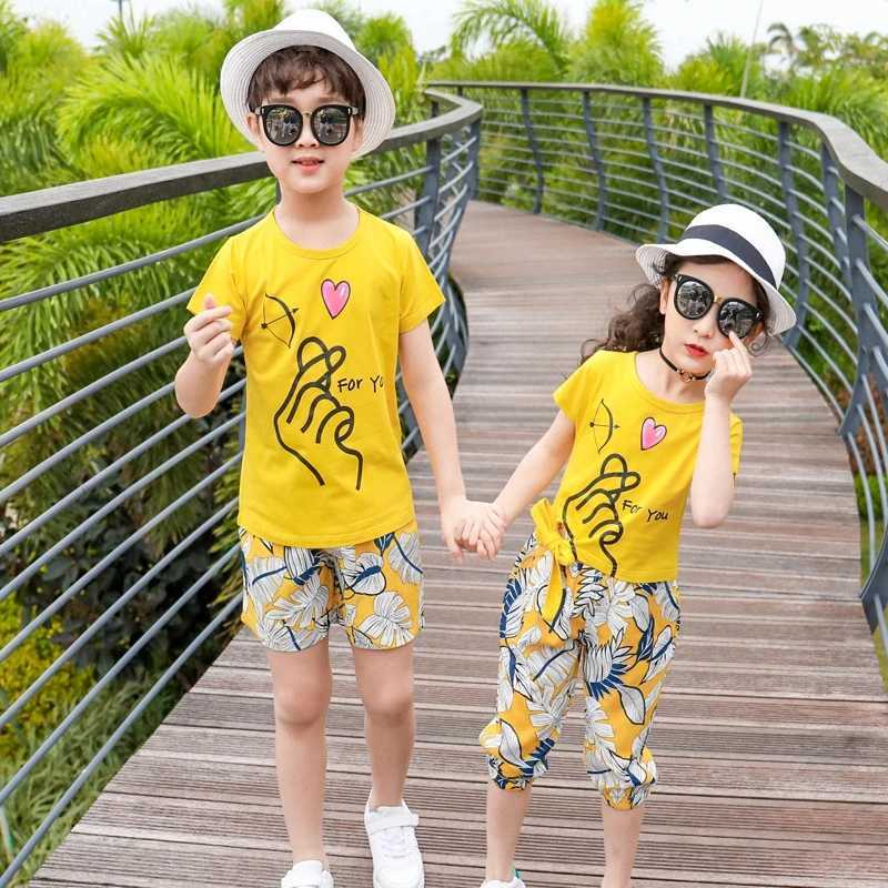 Summer Family Matching Outfits Holiday Causal Travelling Mother/Father/Kid Sets T shirt+Shorts Couples Matching Clothing W250207