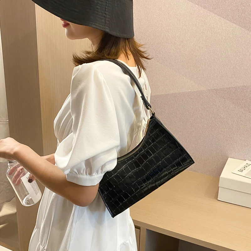 Retro Casual Shopping Bag Fashion Exquisite Women Shoulder Bags Female Leather Solid Color Chain Handbag for Women 250122