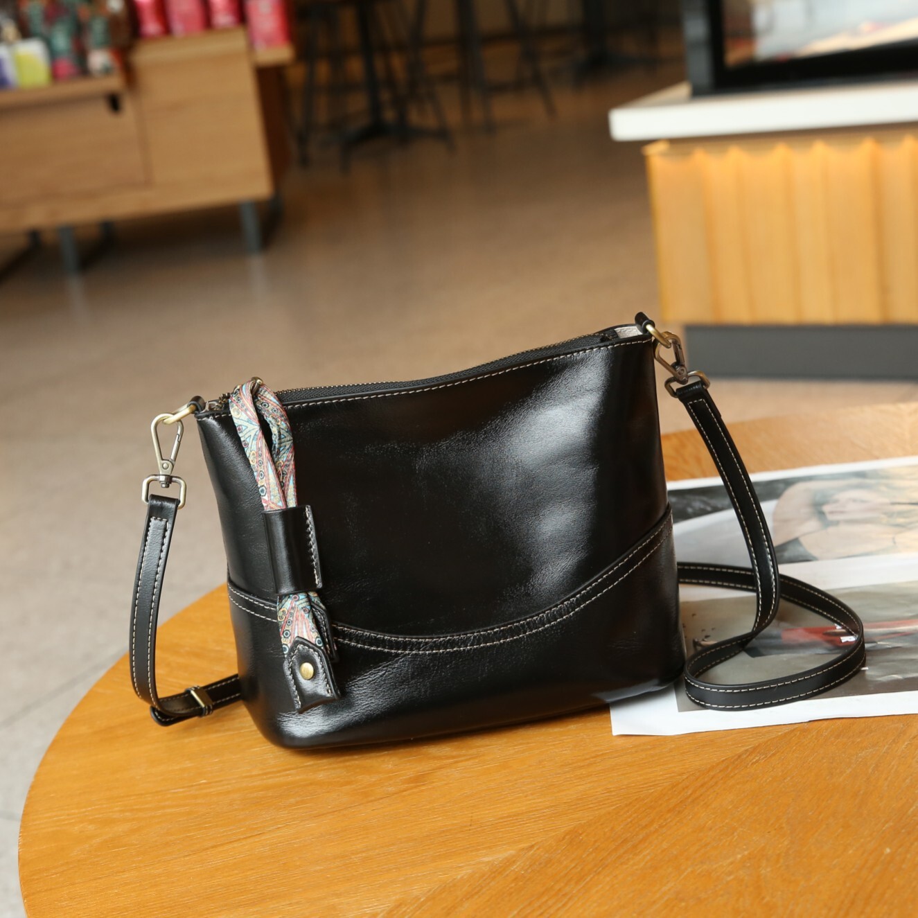 Bag Head Layer Vegetable Tanned Cowhide High-Capacity Bucket New Solid Color Trend Shoulder Bag, Versatile For Commuting, Crossbody Underarm Bag