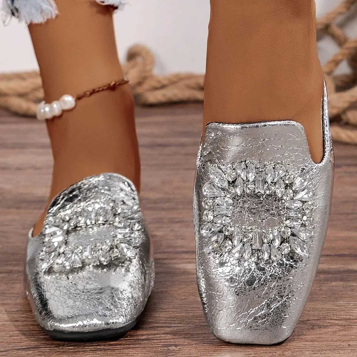 2024 Summer New Womens Square Toe Flat Slippers Rhine Buckle Mules Womens Outdoor Womens Light Casual SlippersXJ250207