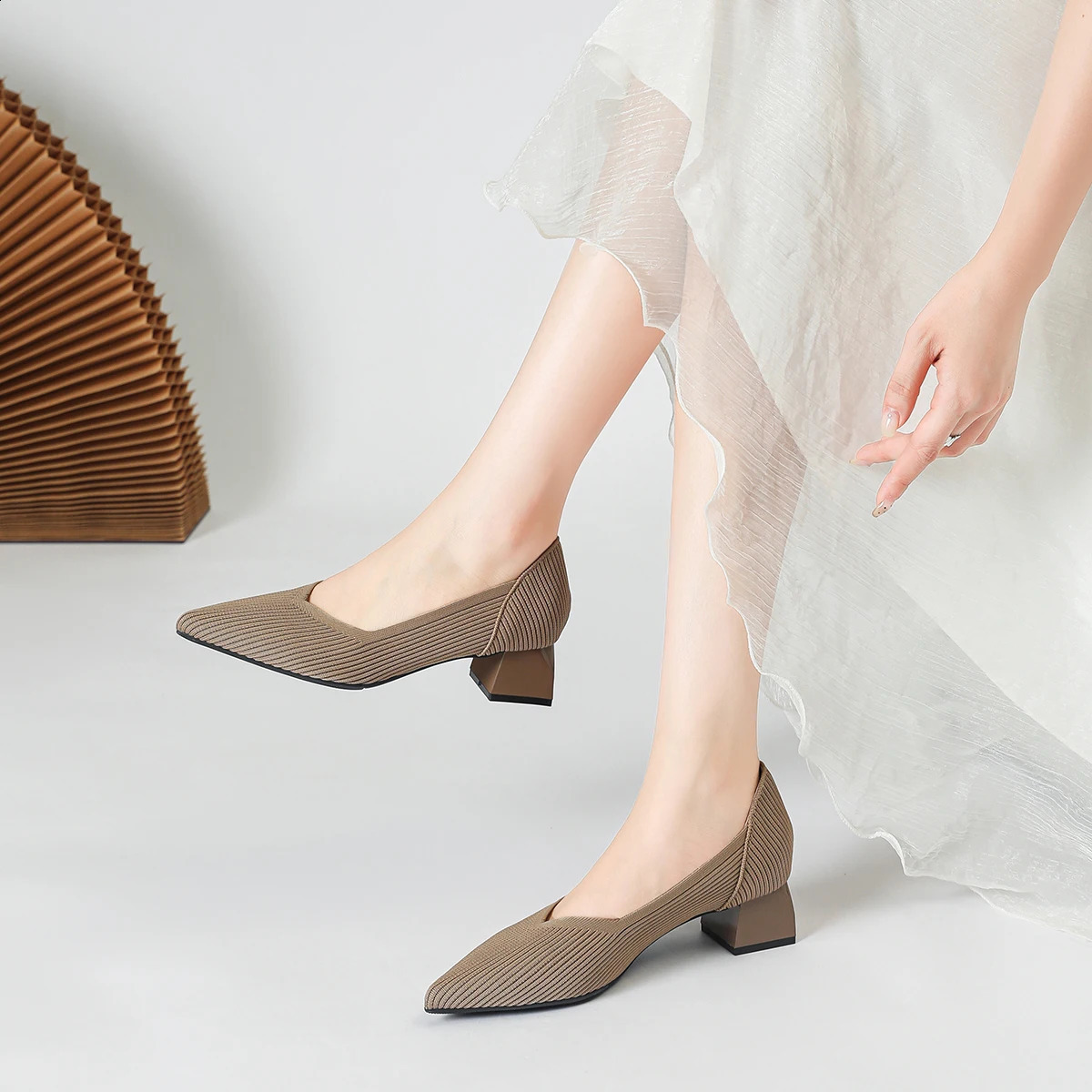 2025 Womens High Heels Large 4243 Fashion Pointed Anti slip Rubber Bottom Knitted Breathable Shoes 250206