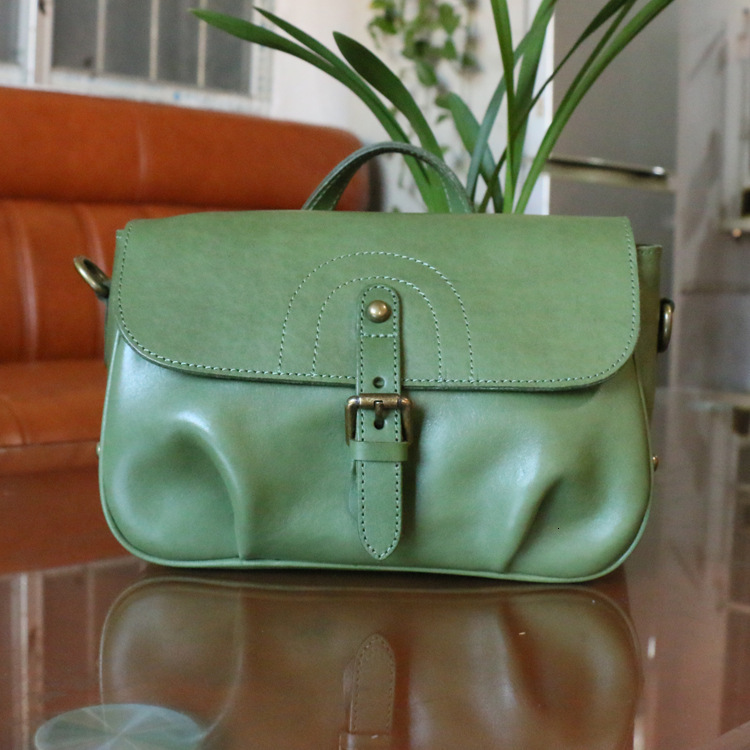 Bag 2024 Spring Fashion Genuine Women's Head Layer Handmade Mini Vegetable Tanning Leather Handheld Crossbody Bag