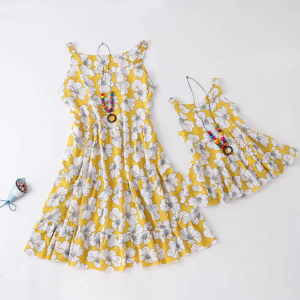 Mother Daughter Matching Dresses Family Look Mommy and Me Clothes 2023 Summer Women Girls Outfits Flower Printed Dress W250207