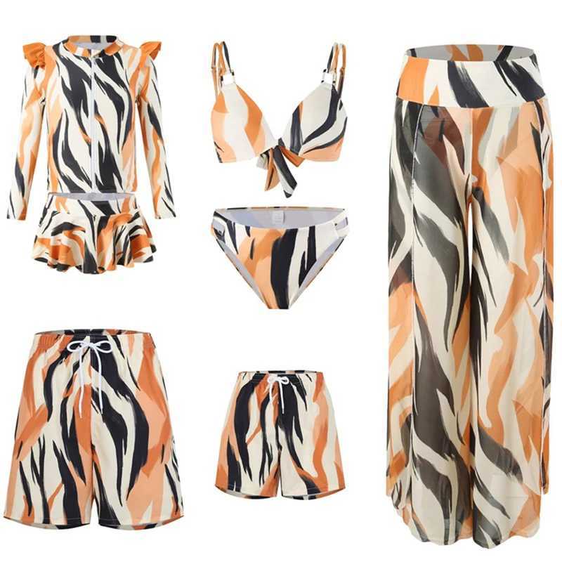 2025 Summer Family Matching Swimwear Mother Daughter Swimsuits Ripple Beach Mommy and Me Clothes Outfits Father Son Swim Shorts W250207